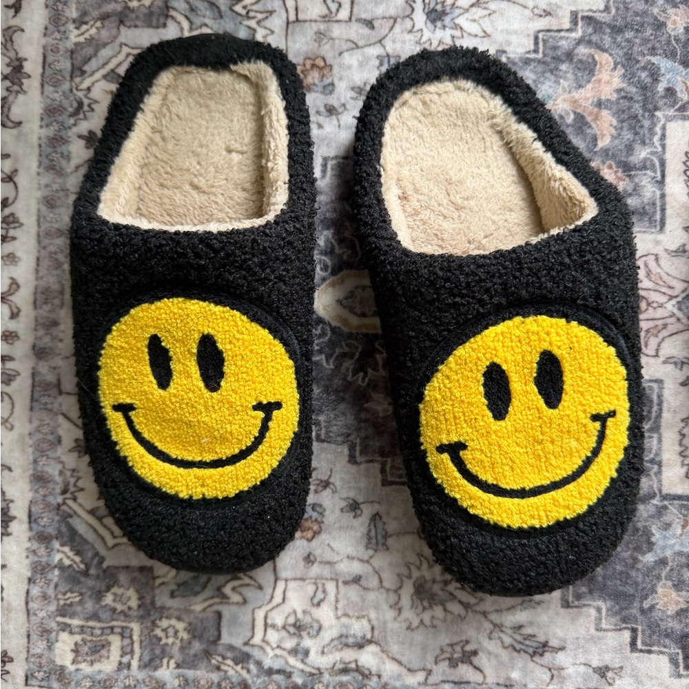 Smiley Slippers (bundle) - Picture 2 of 5
